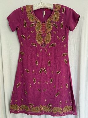 Magenta Embroidered Short-Sleeve Kurta with Gold Paisley Accents